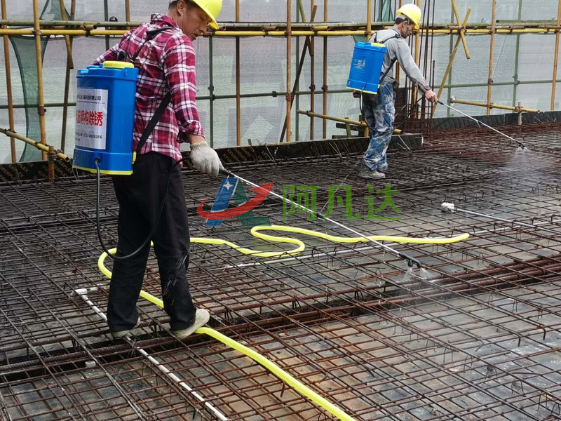 鋼筋除銹施工中.jpg
